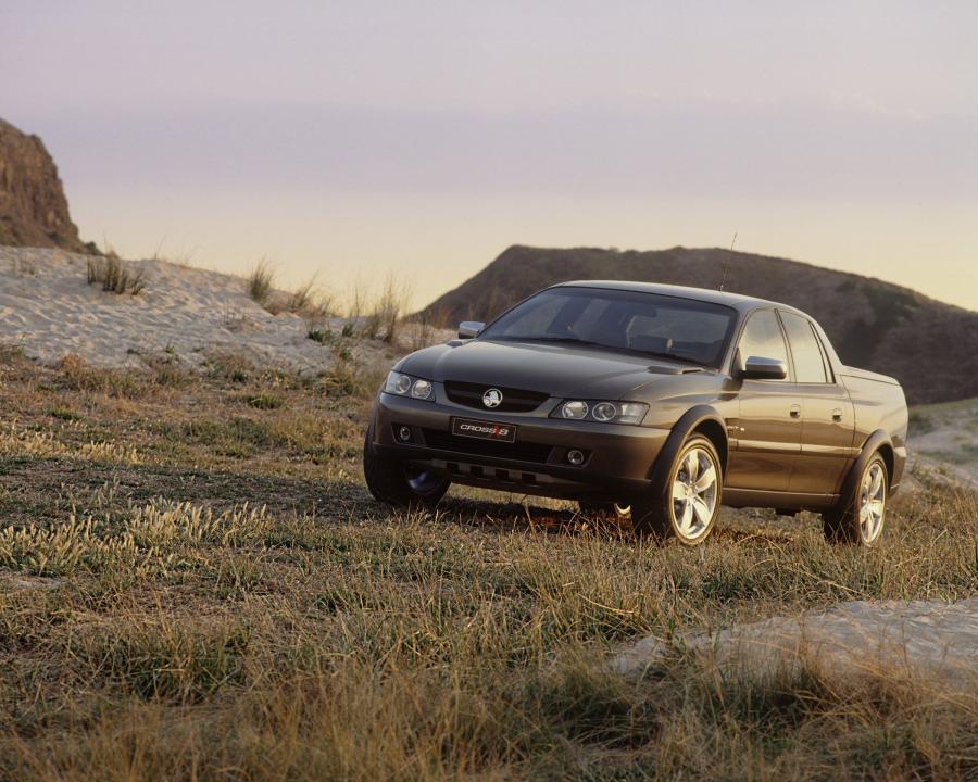  Holden Cross 8 Concept 2002 года  (фото 5 из 14)